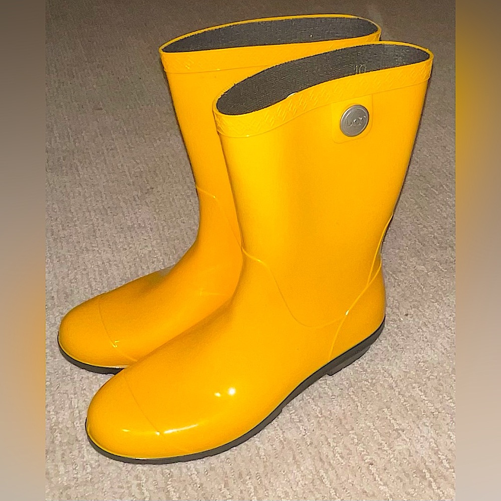 Rain boots with fur soles.
